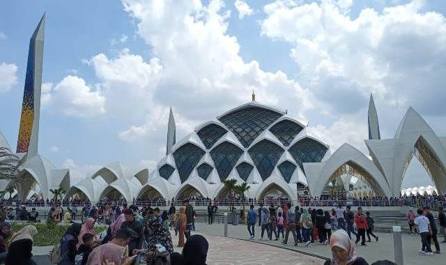 Luruskan Niat Berkunjung ke Masjid Raya Al Jabbar!