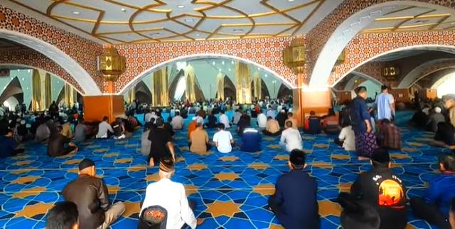 Dalam Masjid Al Jabbar Bandung