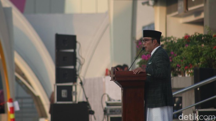 Ridwan Kamil Pamit di Hadapan Ribuan Jamaah Shalat Id Masjid Raya Al Jabbar