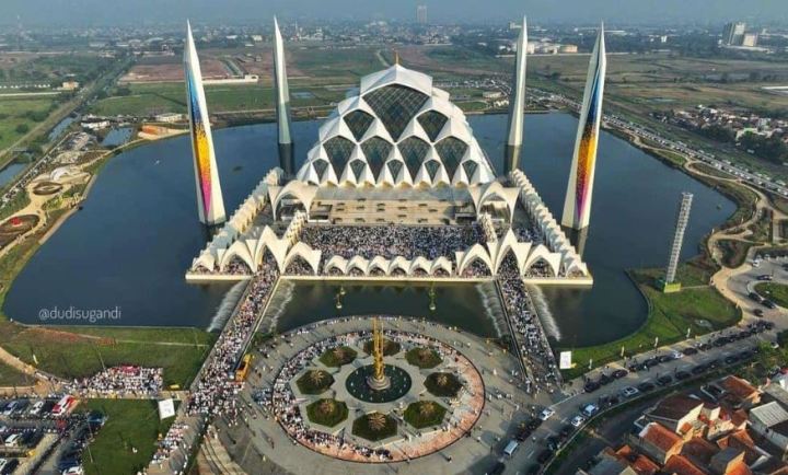 Ribuan Orang Shalat Idul Fitri 1444 H di Masjid Raya Al Jabbar